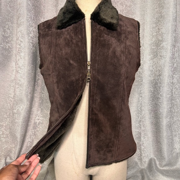 Madison Studio Dark Brown Vest with Black Collar - Picture 10 of 11
